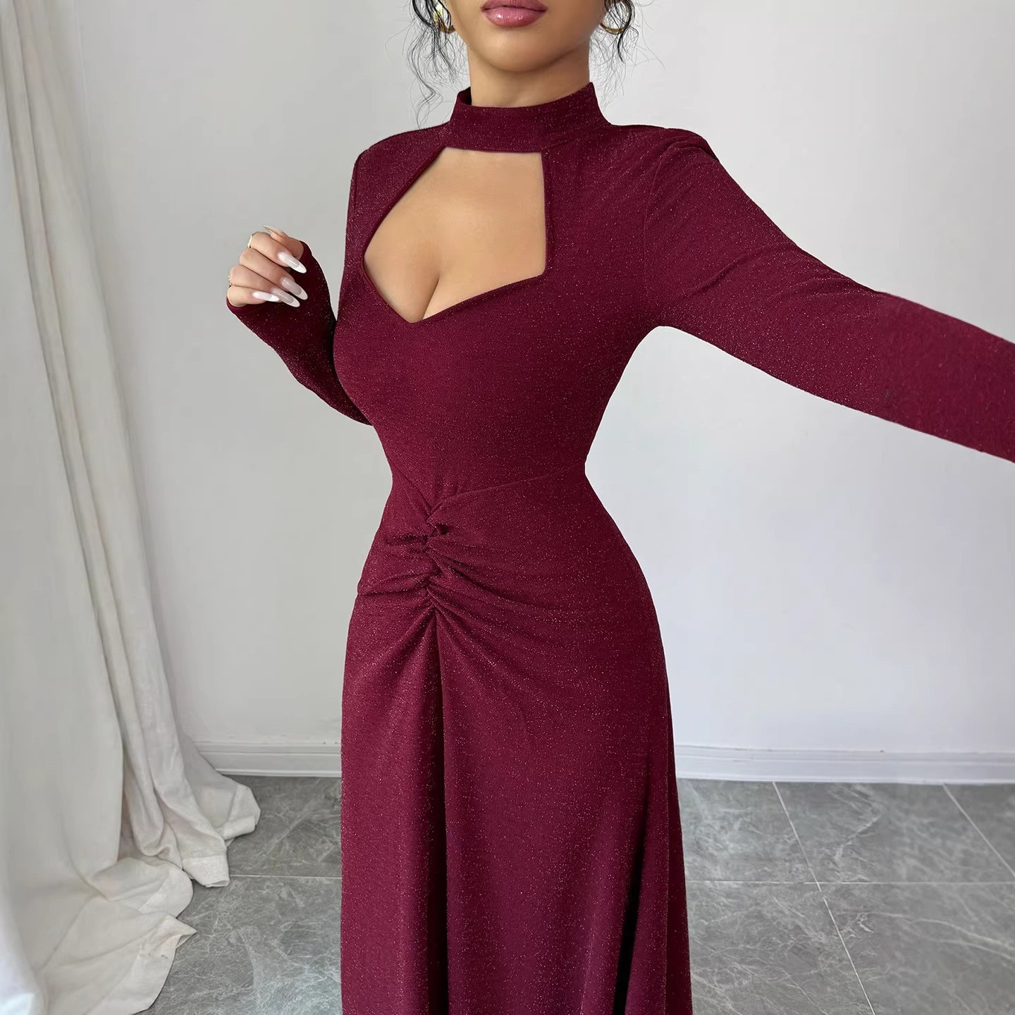 Midi Dress - เดรสทรงเข้ารูปสีพื้นแบบมีจีบ รุ่นสปริง 20256 ดีไซน์เซ็กซี่ ความยาวปานกลาง เหมาะสำหรับงานปาร์ตี้