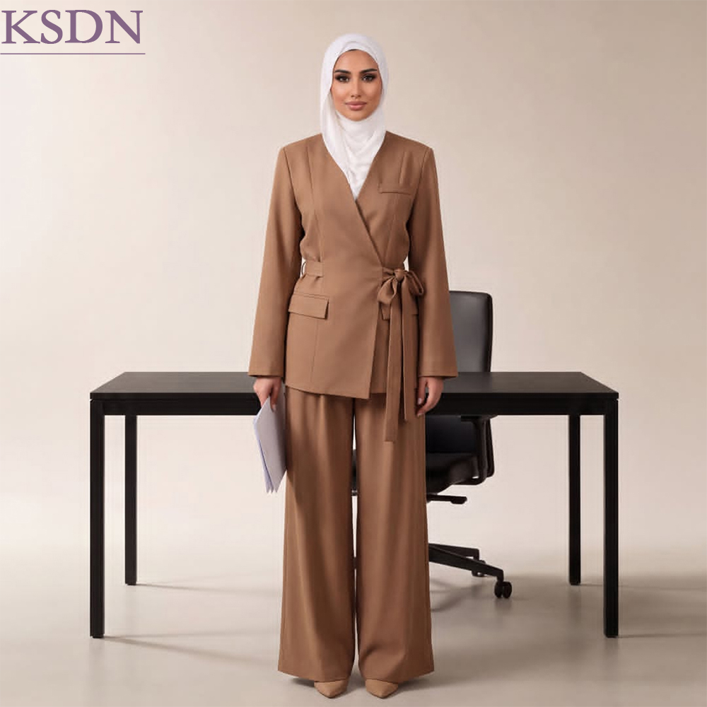 Womens Blazer - ชุดสูทสำหรับผู้หญิงใส่ทำงานสไตล์ฮิญาบ เสื้อเบลเซอร์แบบมีเข็มขัด ดีไซน์ทันสมัย สามารถปรับแต่งได้ ประกอบด้วยเสื้อแจ็กเก็ตและกางเกงขากว้าง เหมาะสำหรับใส่ไปทำงาน