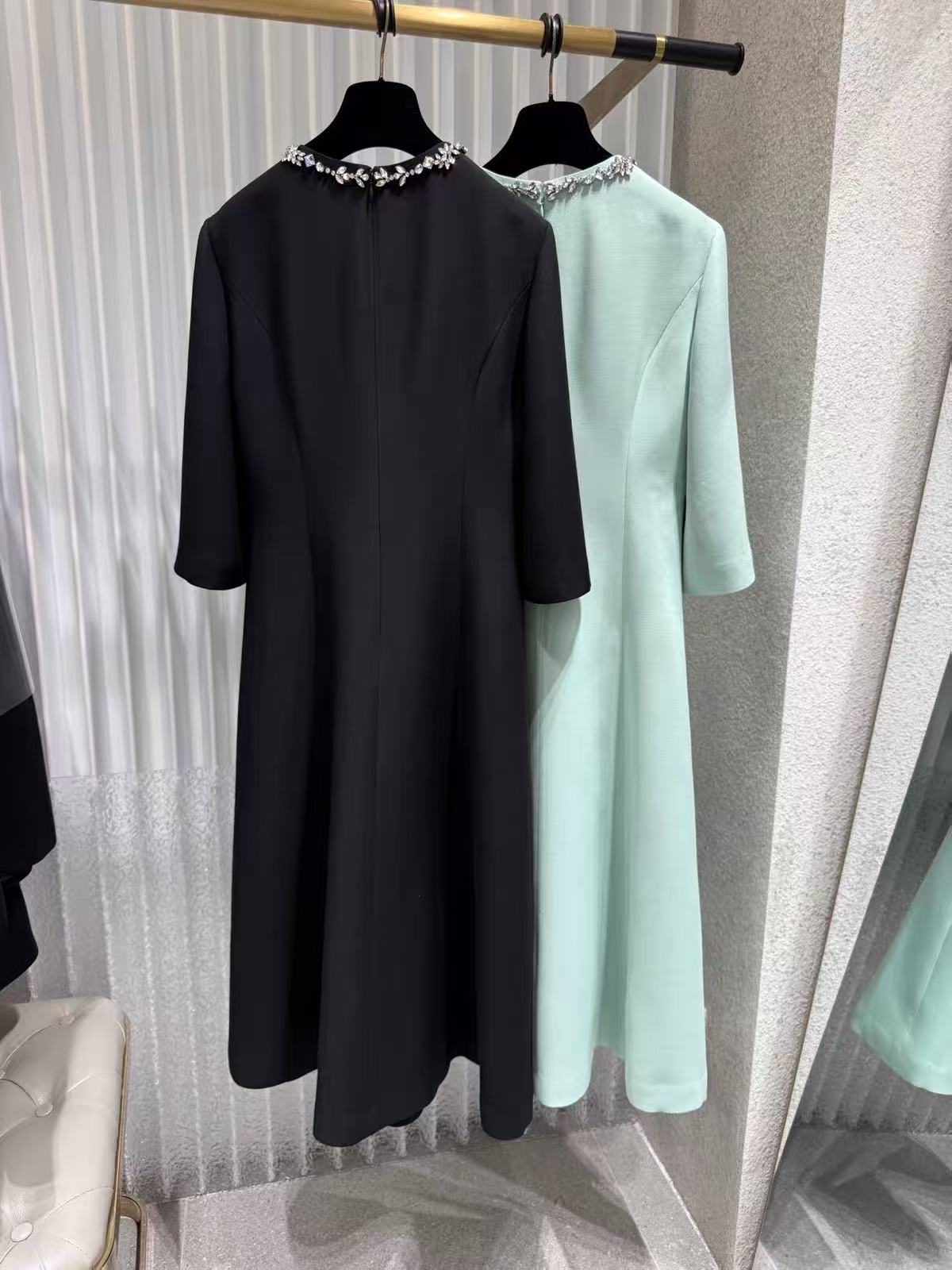 ชุดเดรสยาวปานกลางสำหรับผู้หญิง - Midi Dress บทวิจารณ์และราคา