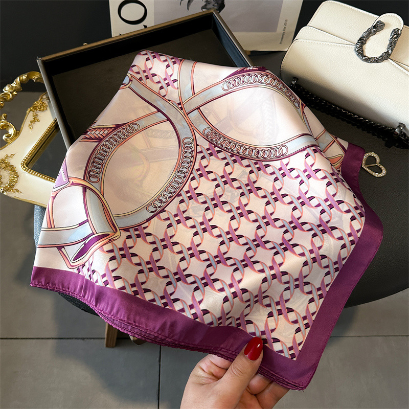 ผ้าพันคอไหมพิมพ์ลายโซ่สี่เหลี่ - Silk Blouse บทวิจารณ์และราคา